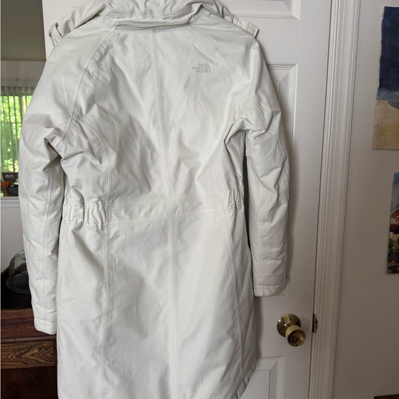 The North Face Women's White Ski Jacket - Picture 4 of 11